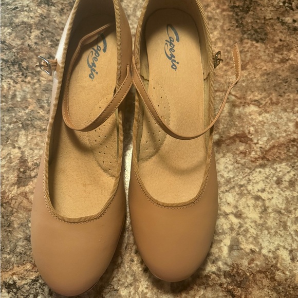 Capezio Women's Beige tap shoes new! - Picture 1 of 5